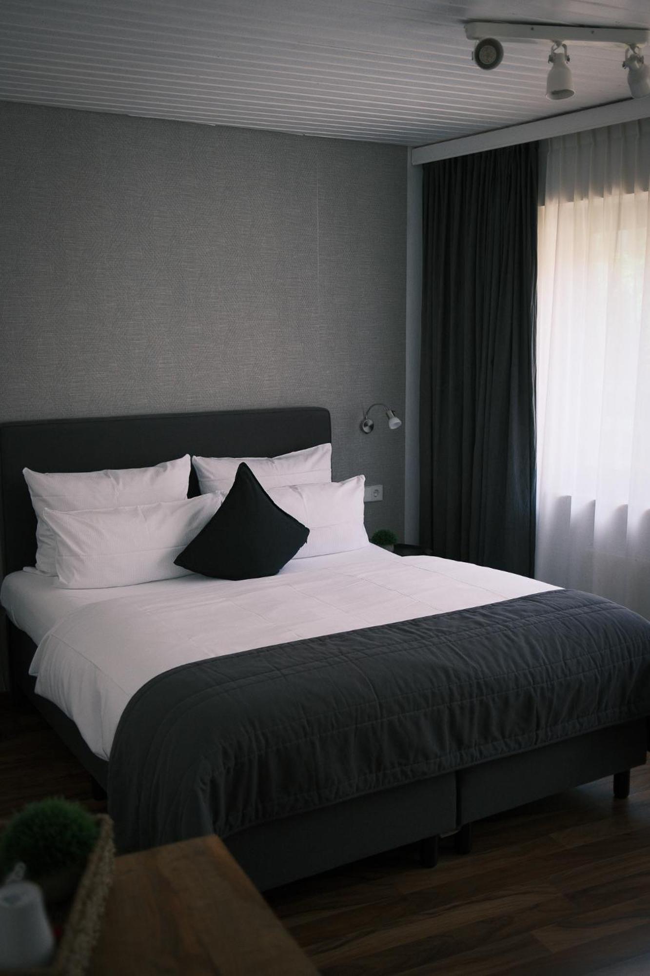 Kreuzblume Hotel & Weinstube 프라이부르크 임 브리스가우 외부 사진